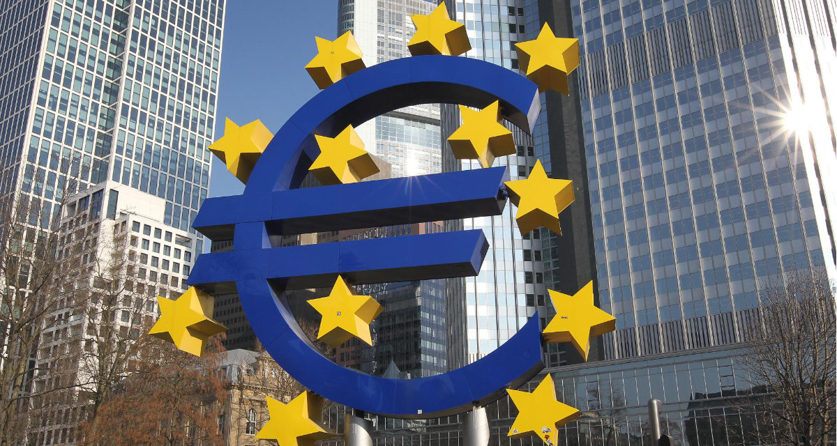 Euro-Skulptur von Ottmar Hörl vor dem Gebäude der Europäischen Zentralbank in Frankfurt am Main. © European Union, 2017/ Source: EC - Audiovisual Service/ Photo: Daniel Roland. 