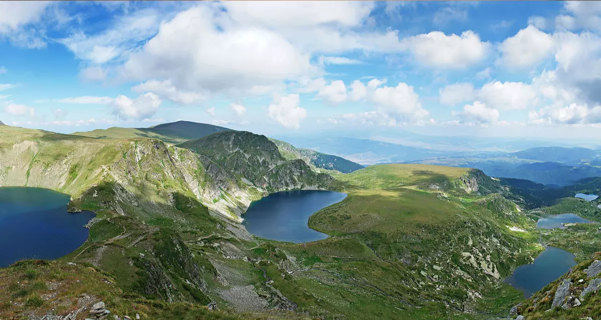 Panoramafoto der Rila Berge mit den Sieben Rila Seen | Wikipedia | Anthony.ganev | CC BY 3.0