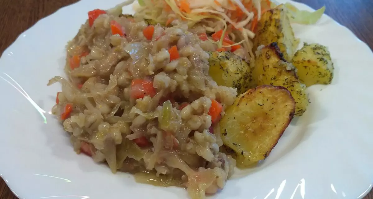 Mulgikapsad - Sauerkraut mit Schweinefleisch / Speck und oft auch Graupen | M0d3M | Wikipedia | CC BY-SA 4.0