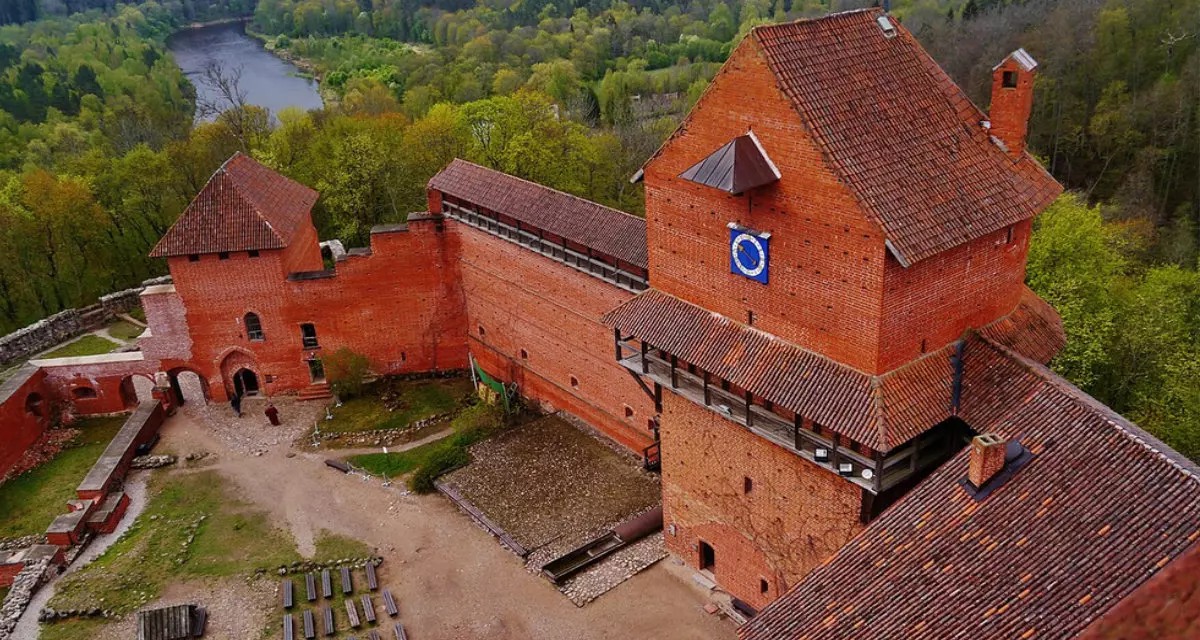 Mittelalterliche Burg Turaida im Gauja-Nationalpark | Zairon | Wikimedia | CC BY-SA 4.0