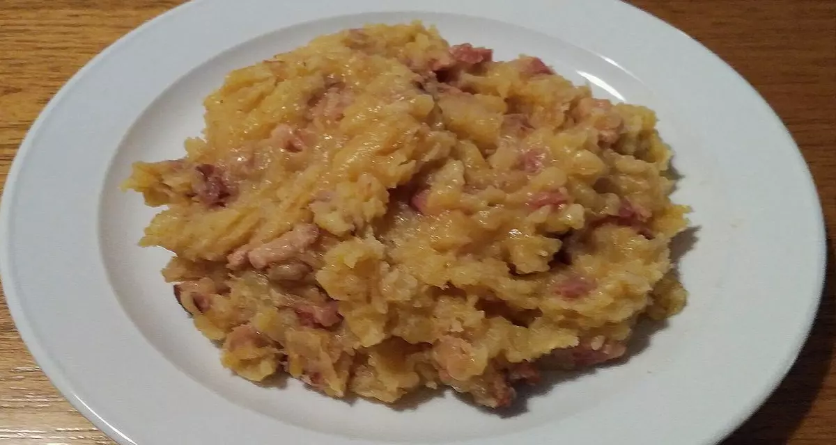 Mulgipuder - Brei aus Kartoffeln und Gerste mit Schweinefleisch| Wikipedia | M0d3M | CC BY-SA 4.0